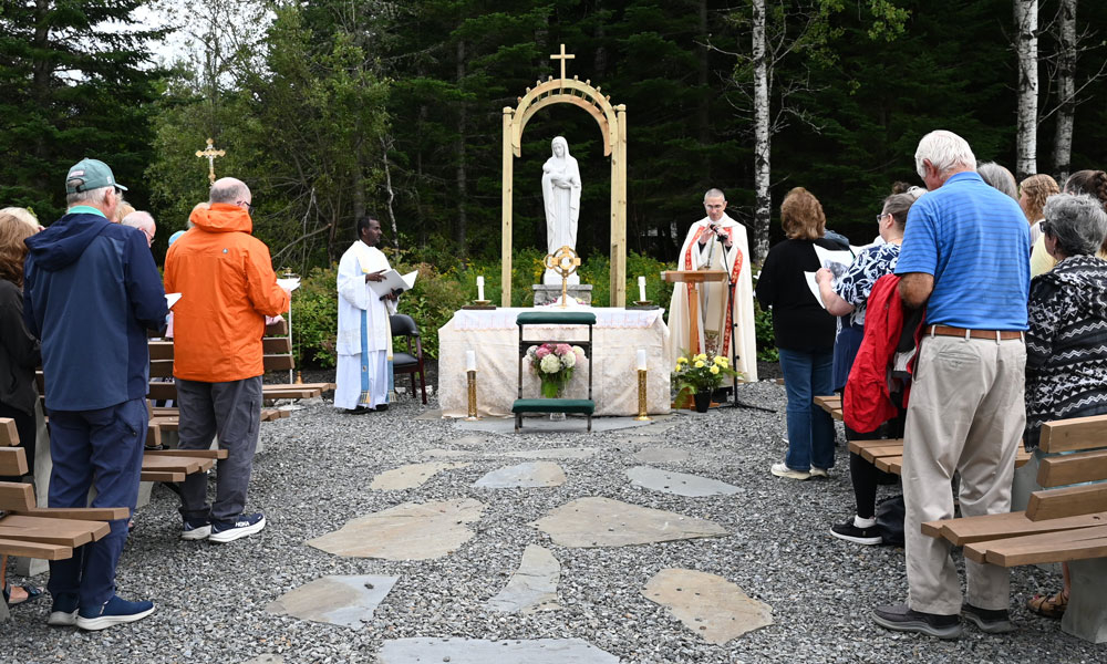 Oquossoc grotto is blessed by Bishop Ruggieri
